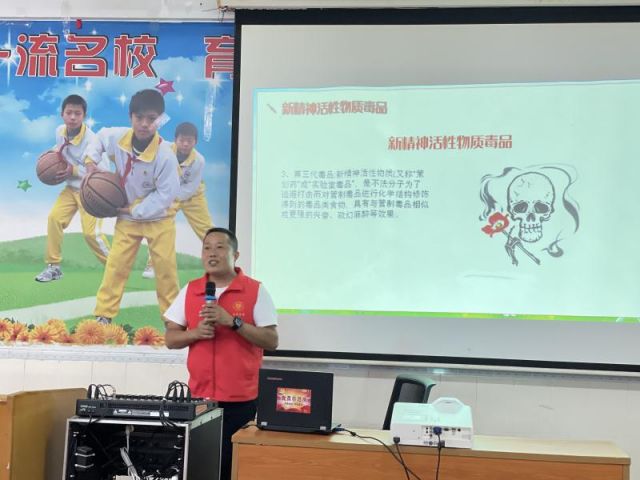 禁毒宣傳進校園，讓青春綠色無毒 (3).jpg