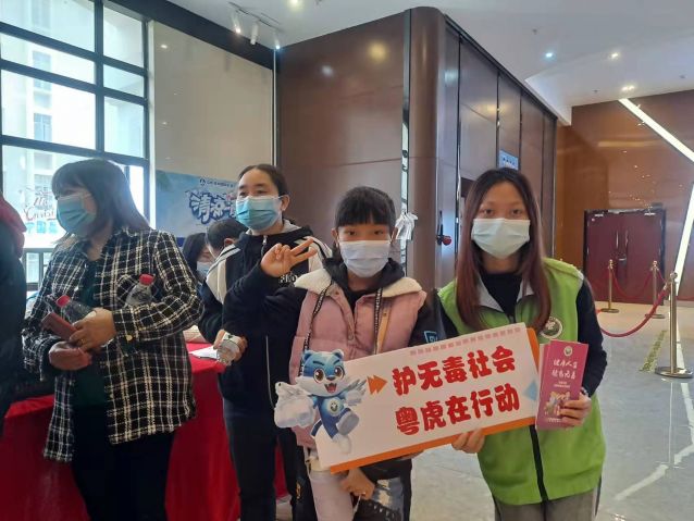 三鄉(xiāng)鎮(zhèn)開展“禁毒宣傳進(jìn)影院，禁毒知識入民心”宣傳活動圖片2.jpg