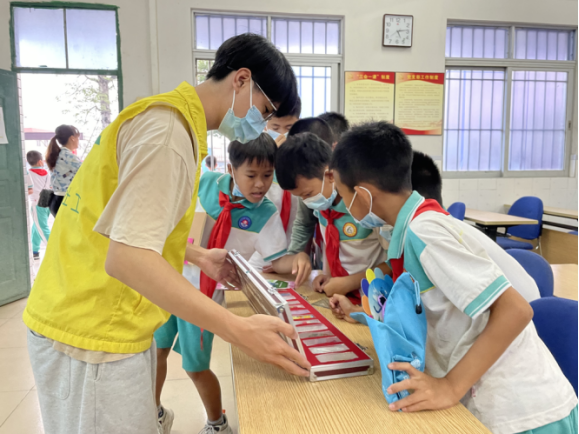 阜沙鎮(zhèn)禁毒信息〔2022〕第254期--【禁毒攻堅(jiān)】“無毒青春，健康校園”—阜沙鎮(zhèn)開展禁毒宣傳進(jìn)校園