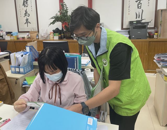 三鄉(xiāng)鎮(zhèn)開展“禁毒防艾進廠企，筑牢拒毒防護墻”宣傳活動圖片1_副本.jpg