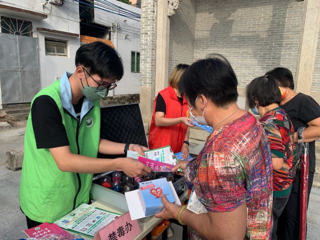 三鄉(xiāng)鎮(zhèn)開展“宣傳禁毒進小家，‘無毒’社區(qū)靠大家”活動照片3.jpg