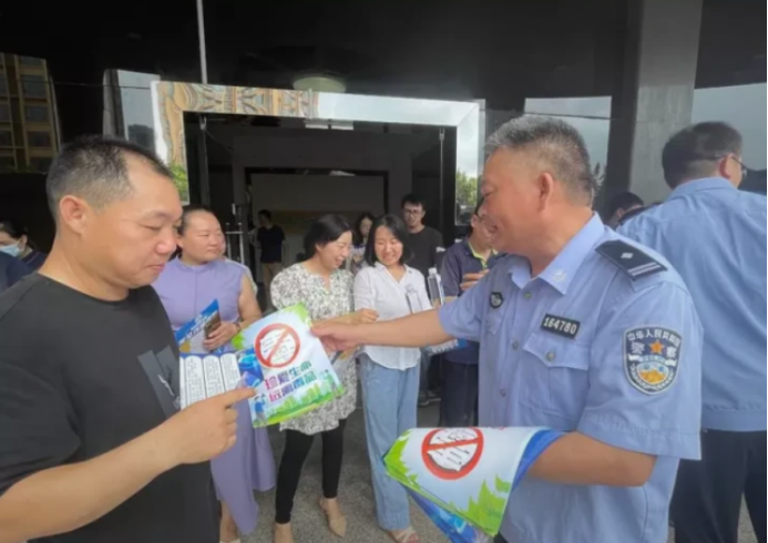 禁毒宣傳進企業(yè)，攜手共筑防毒墻349.png